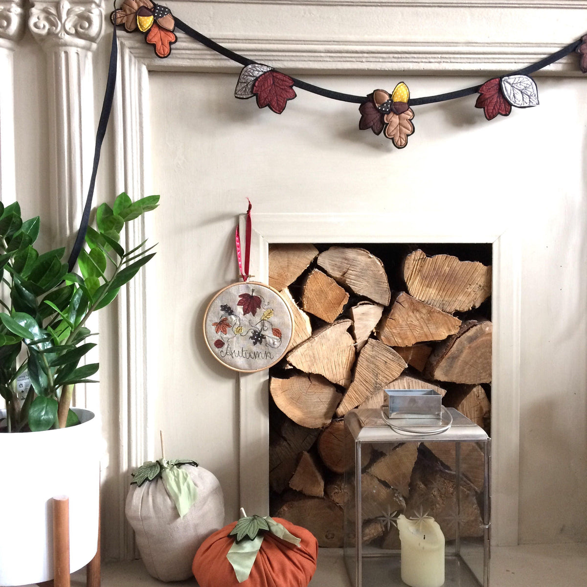 Embroidered autumn decorative hanging hoop