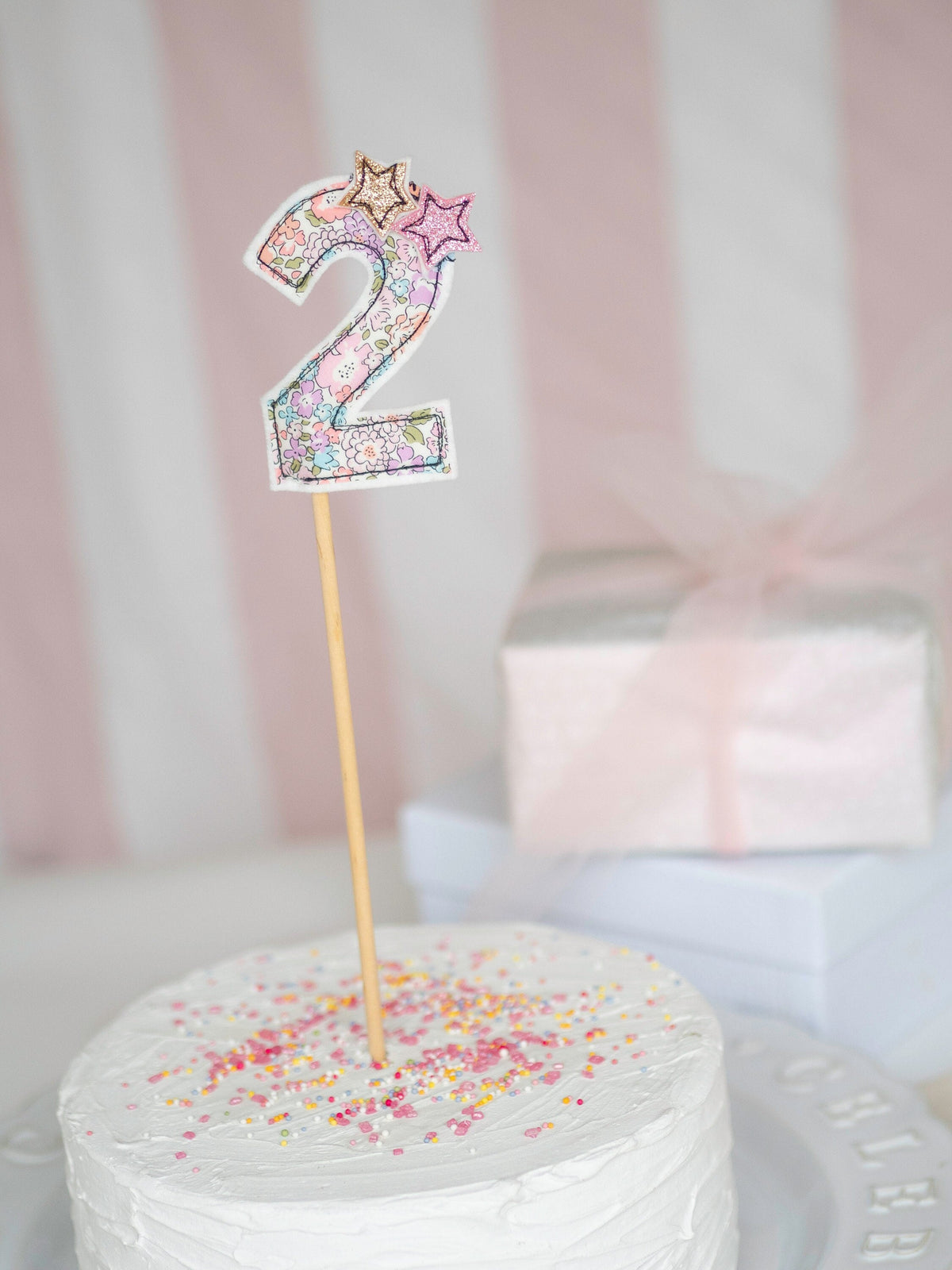 Number cake topper decoration with glitter stars. Personalised cake topper flag. Happy Birthday Cake Topper. First Birthday Cake Topper.